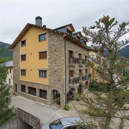 Nogales Hotel Campo (Huesca)